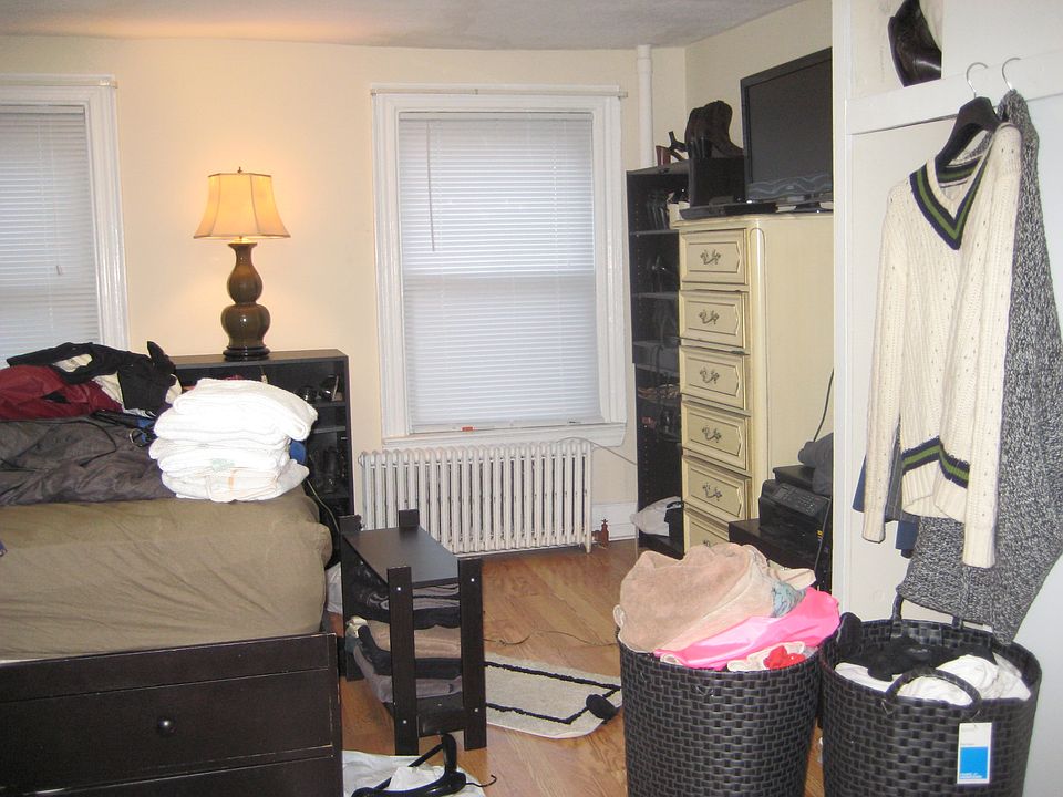 2nd image of 67 Devoe St APT 1