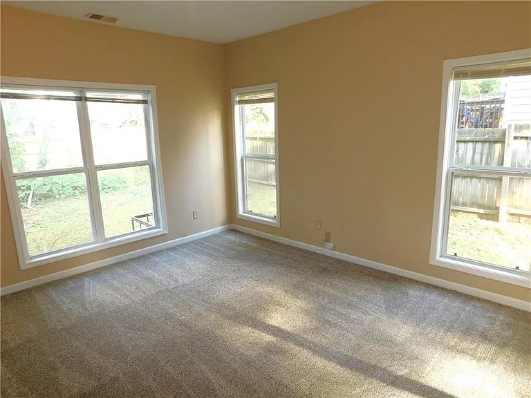 1005 Linam St SE — Photo 16