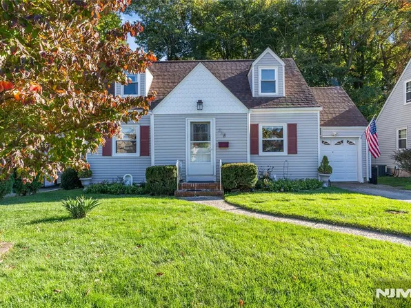 228 Washington Avenue, Elmwood Park, NJ 07407