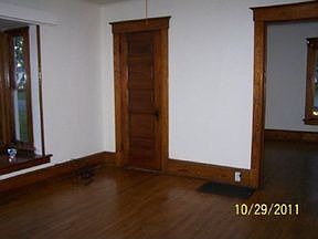 3rd image of 435 Oak Grove Ave