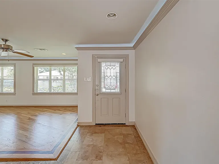 5611 Briarbend Dr — Photo 7