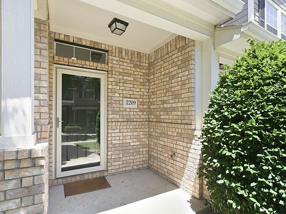 3rd image of 2209 Stoneleigh Pl