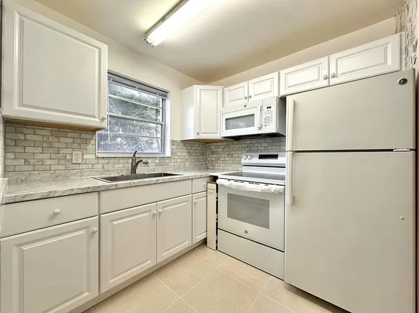 47 Camden B, West Palm Beach, FL 33417