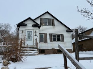 117 11th Ave NE, Minot, ND 58703