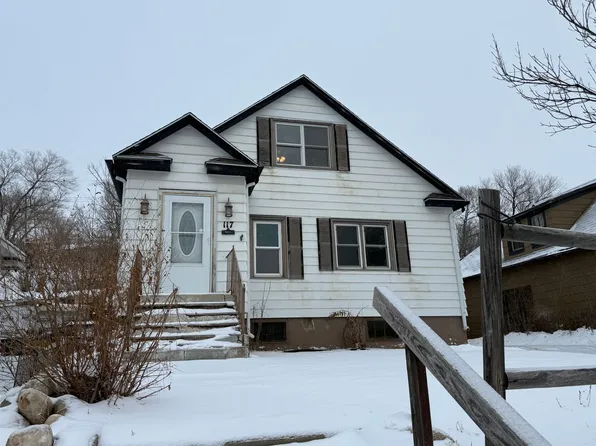 117 11th Ave NE, Minot, ND 58703