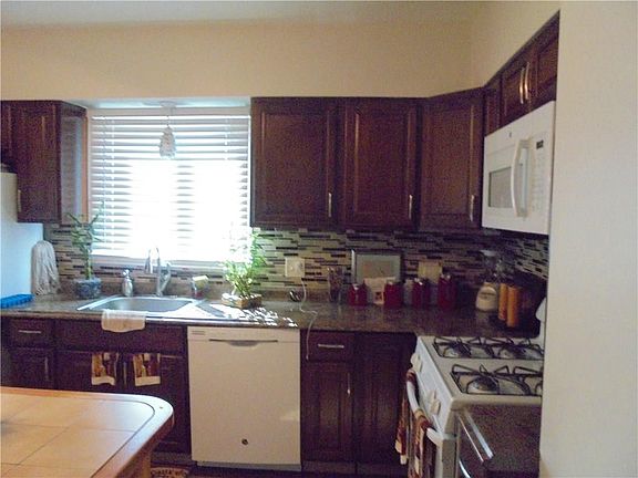 3rd image of 337 Juniper St