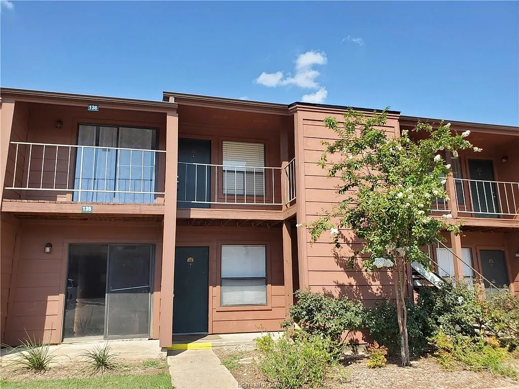 2 bed, 908 sqft, $1,150 — Photo 1