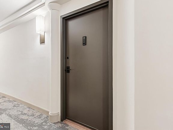 4th image of 950 25th St NW