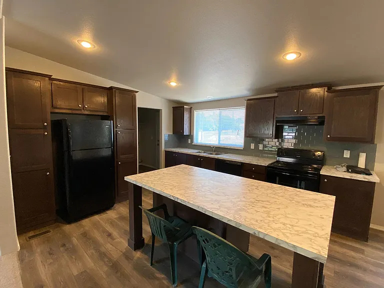 253 W Main St — Photo 4