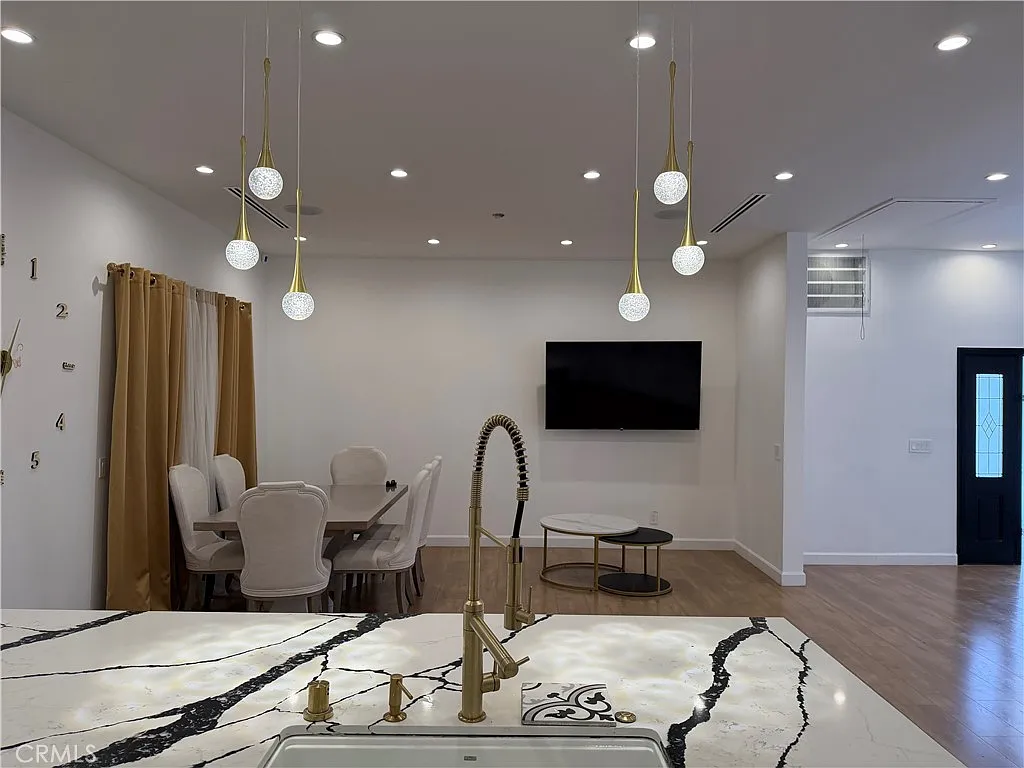 4 bed, 3250 sqft, $3,695 — Photo 3