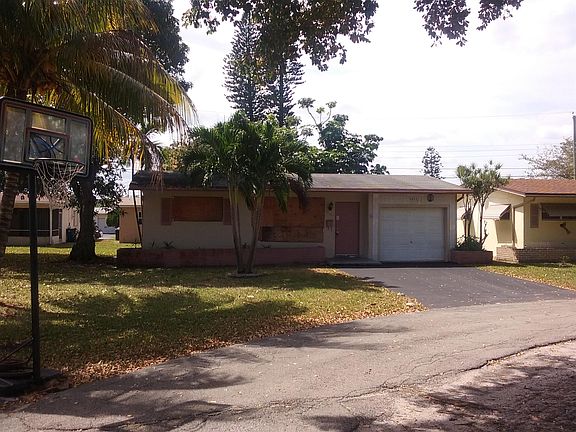 3rd image of 6864 NW 29th Ct