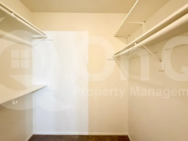 3132 W Harmont Dr — Photo 3