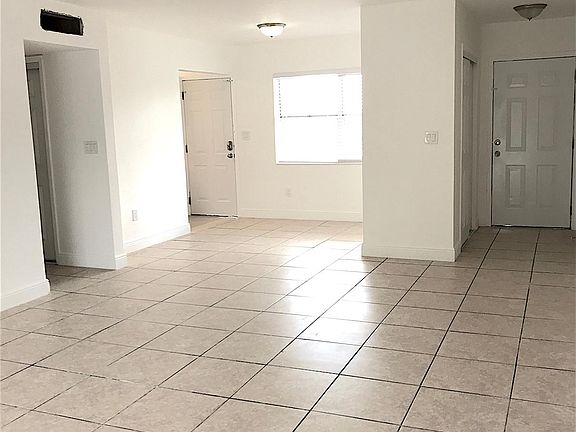 4th image of 575 NE 143rd St APT 204