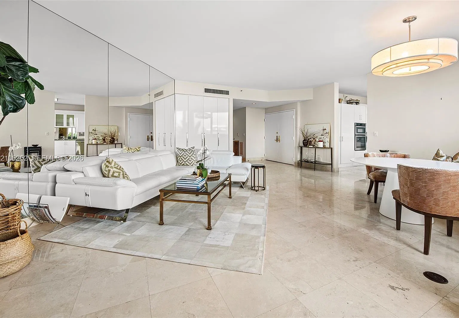 Portofino Tower Condo — Photo 4