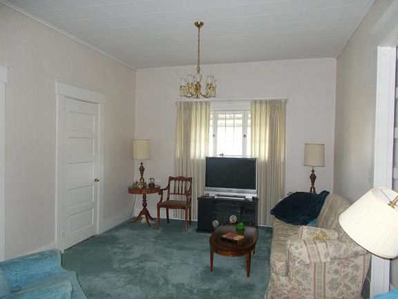 5th image of 205 S Broadway St