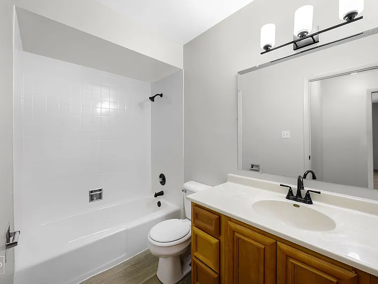 Woodland Court Apartments — Photo 16