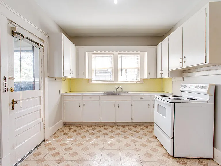 226 Leonard Ave #A — Photo 9