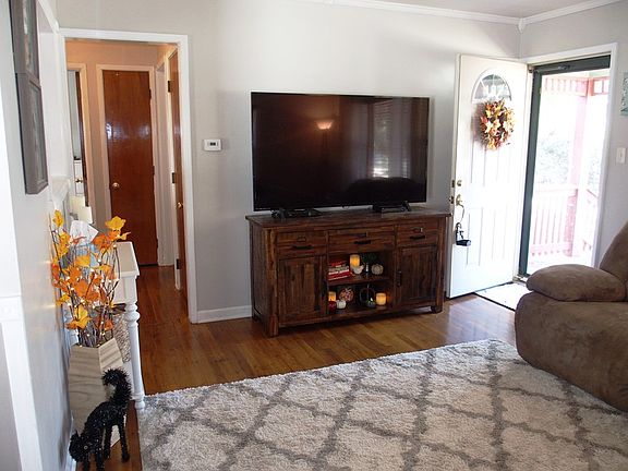 2nd image of 612 Blaine Ave