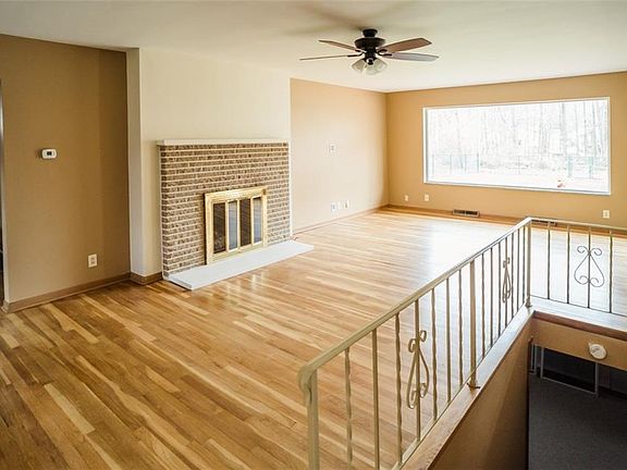 3rd image of 716 N Hawkins Ave