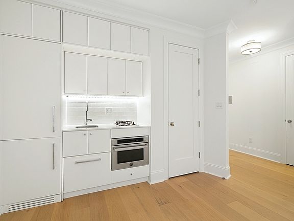 3rd image of 225 W 23rd St APT 4D
