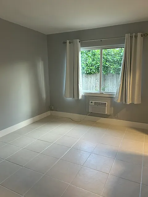 Studio, 320 sqft, $1,500 — Photo 3