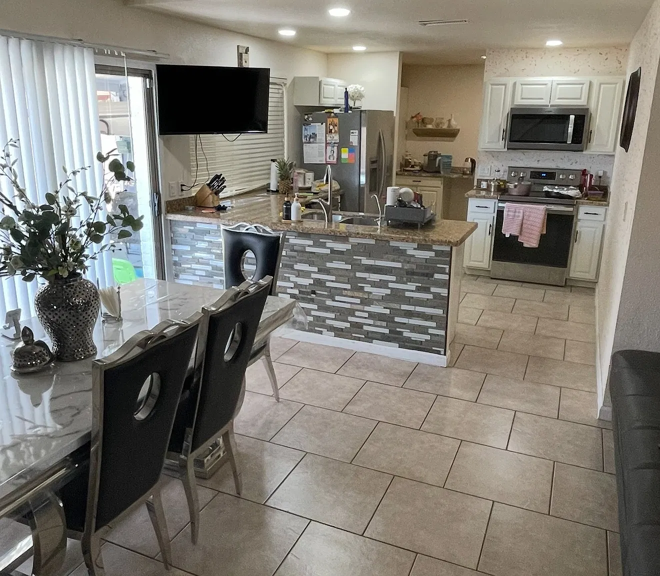 4 bed, 2021 sqft, $2,500 — Photo 3