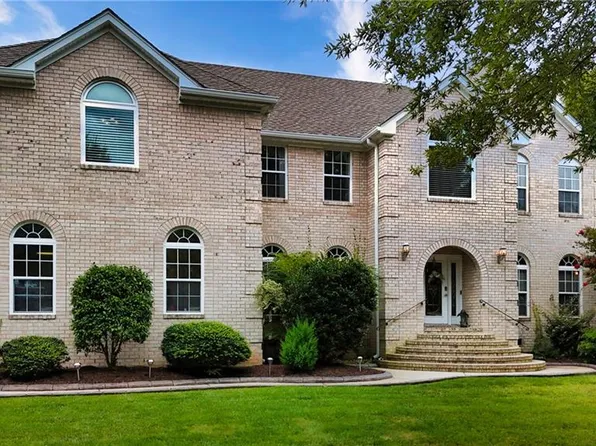 2228 Zia Dr, Virginia Beach, VA 23456