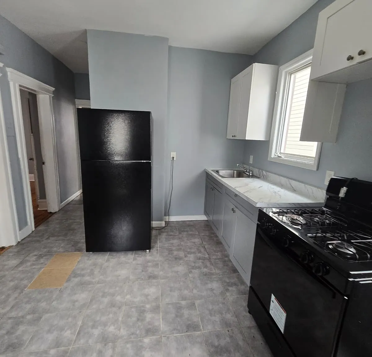 3 bed, $2,200 — Photo 2