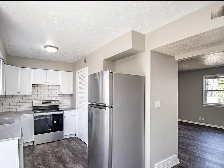 505 Wilshire Dr #12 — Photo 5