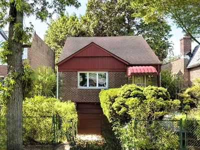 85-82 66th Road, Rego Park, NY, 11374