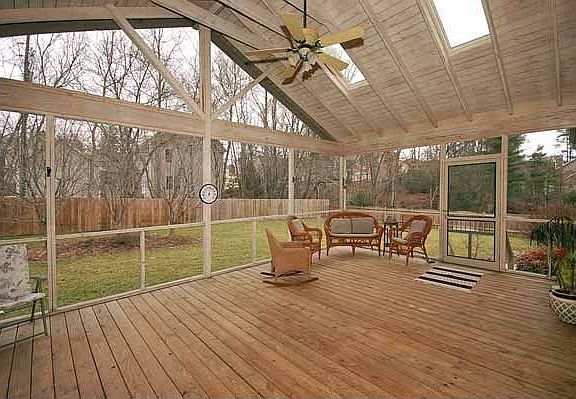 beautiful screened back deck and porch
