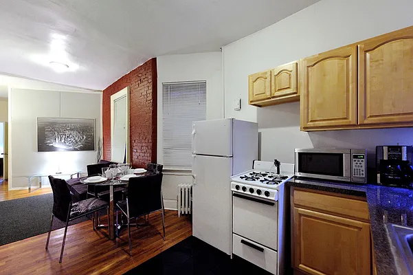 Rented by Eisenberg Exclusives | media 90