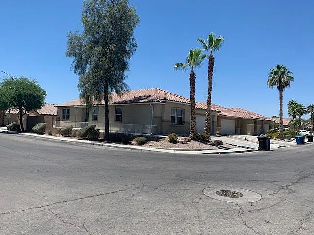 4 bed, 1888 sqft, $1,995 — Photo 2