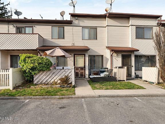 2nd image of 544 Lisk Ave #A