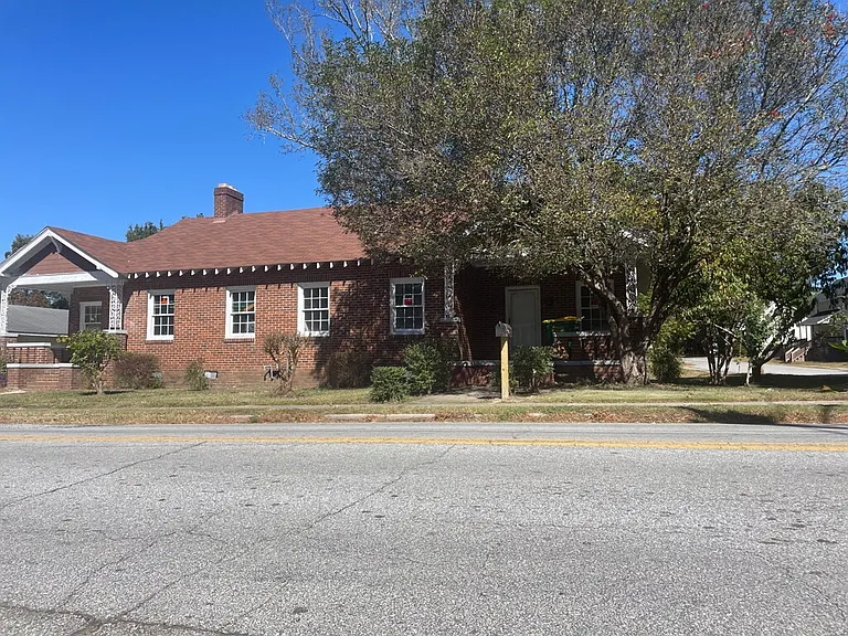 401 Breazeale St — Photo 1