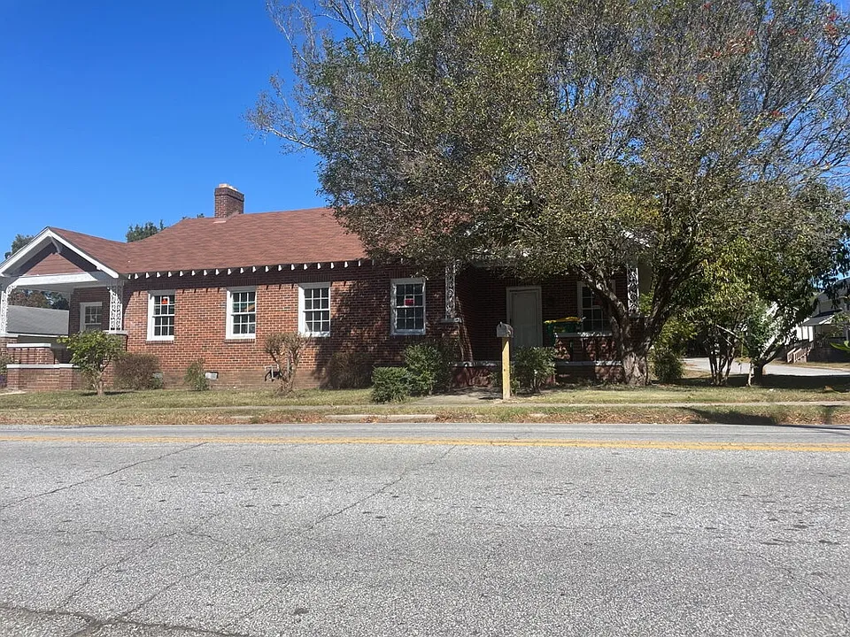 401 Breazeale St