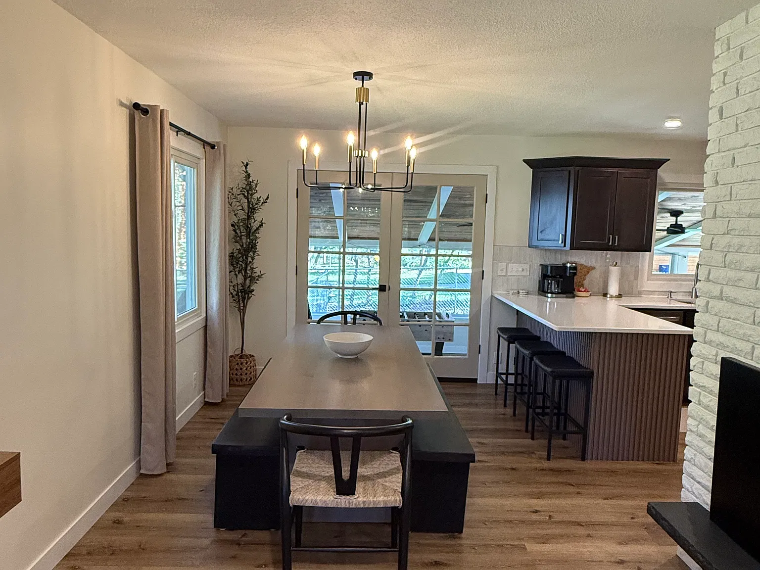 4 bed, 2123 sqft, $3,950 — Photo 3