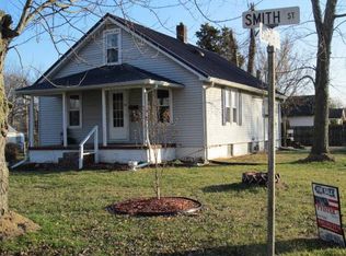 713 Smith St, Carmi, IL 62821