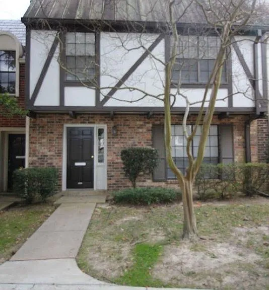 10111 Jefferson Hwy — Photo 1