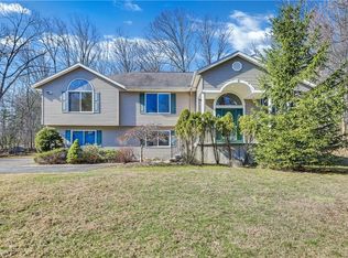 1 Marjorie Dr, Suffern, NY 10901