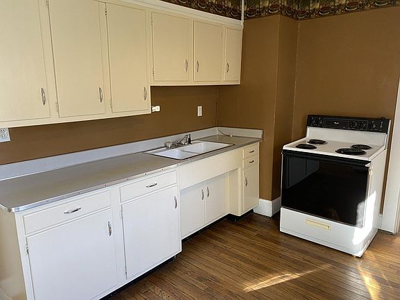 4th image of 430 1/2 W Main St