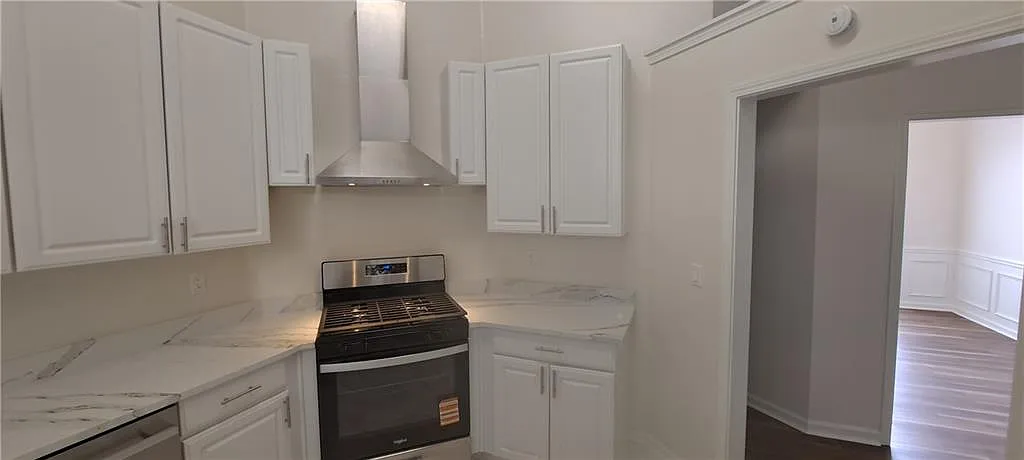 4 bed, 3.0 bath, 3148 sqft, $2,300 — Photo 2