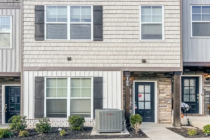 108 Jennifer Pierce Dr — Photo 1