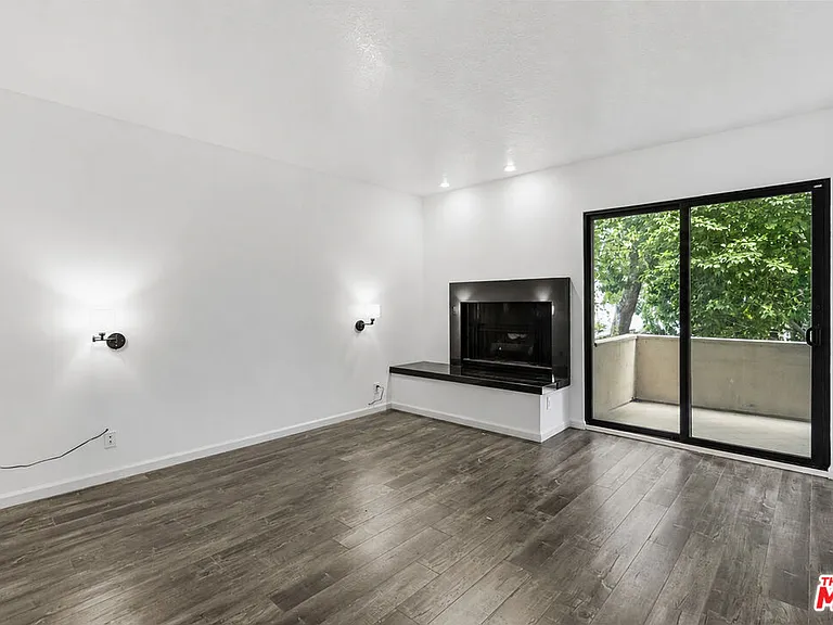 500 S Barrington Ave #2 — Photo 15