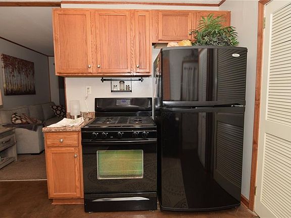 5th image of 9 Hillcrest Ct