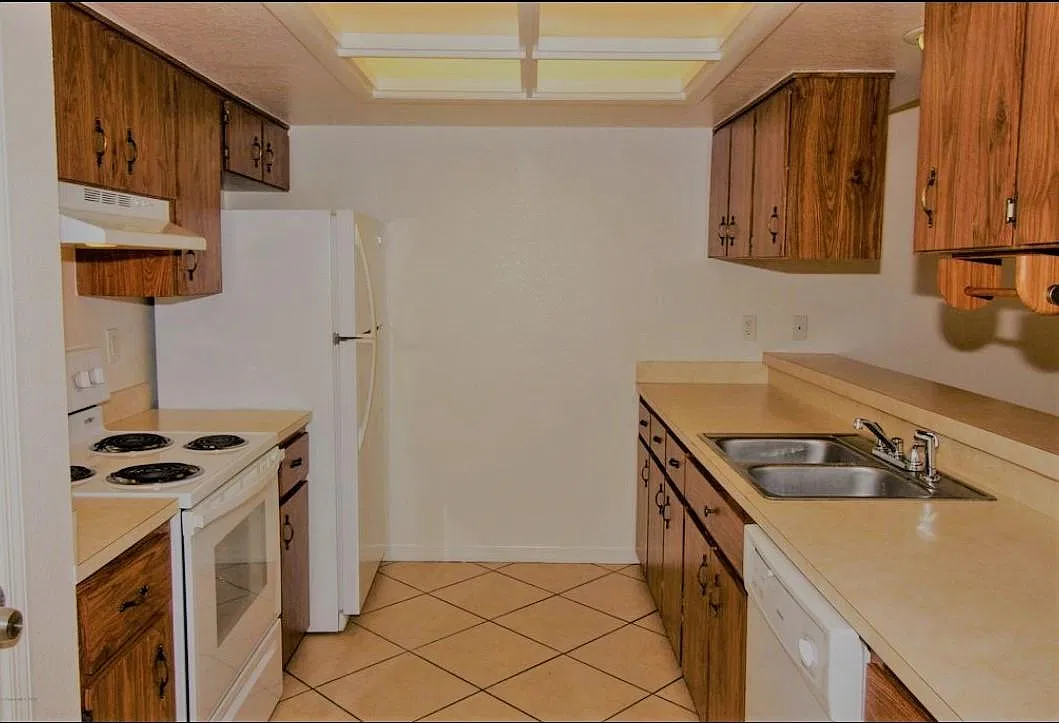 2 bed, 1054 sqft, $1,800 — Photo 2