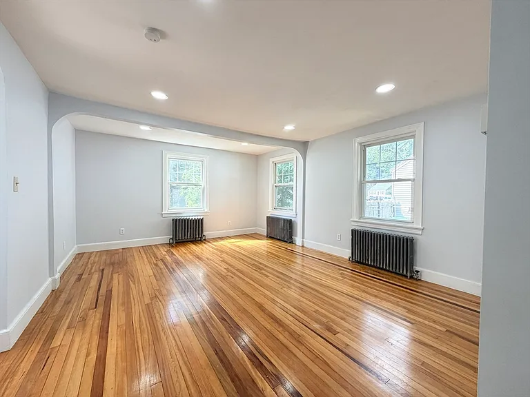 25 Brookside Rd — Photo 3