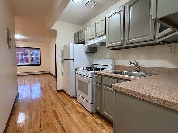 4th image of 184 Cooper St Floor 2