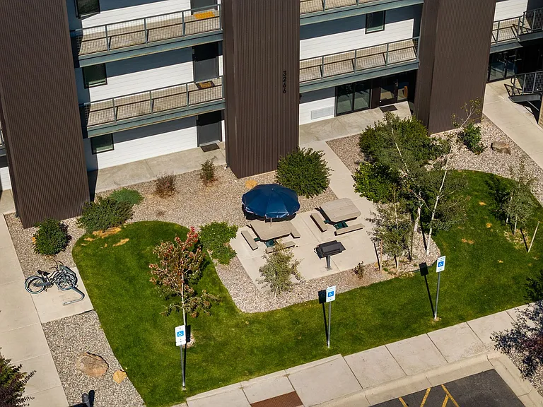 Creekside Apartments — Photo 11
