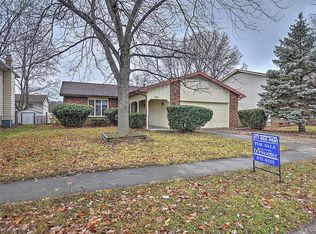 881 S Jefferson Dr, Decatur, IL 62521